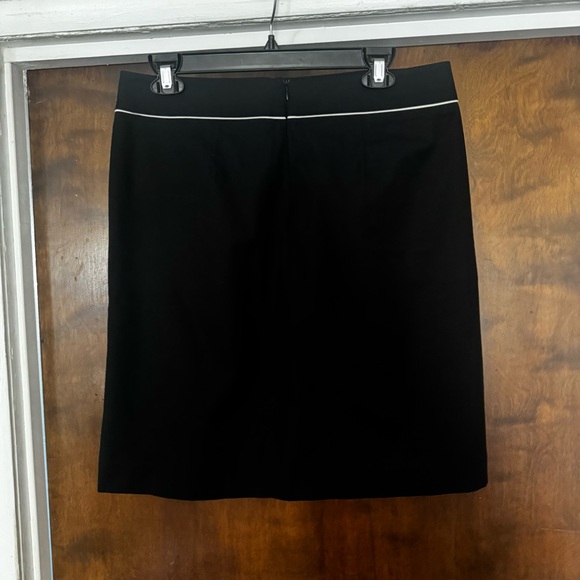 Max Mara Elegant Black Skirt with White Accents